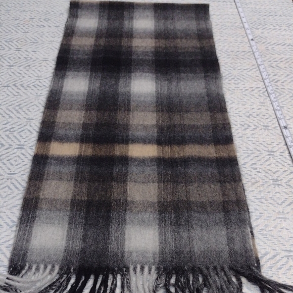 Nordstrom 100%cashmere Plaid Scarf - Black, Gray, Tan - Picture 6 of 7